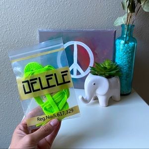 Delele Shoe Laces (just 1)